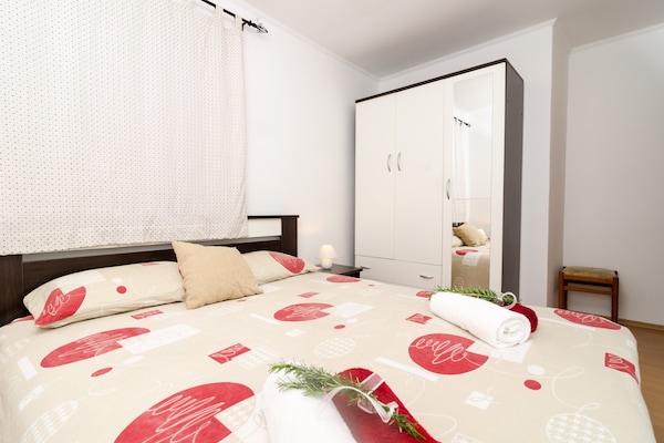 Foto van Apartment Giovani - Two Bedroom Apartment with Balcony and Sea View - BedRoom