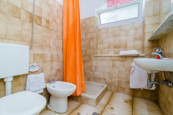 Foto van Guest House Mara - Double Room 1 - Vakantiehuis in Dubrovnik - BathRoom