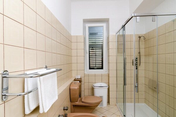 Foto van Holiday Home Patricija-Duplex Three Bedroom Apartment with Balcony and Sea View (A6+1) - BathRoom