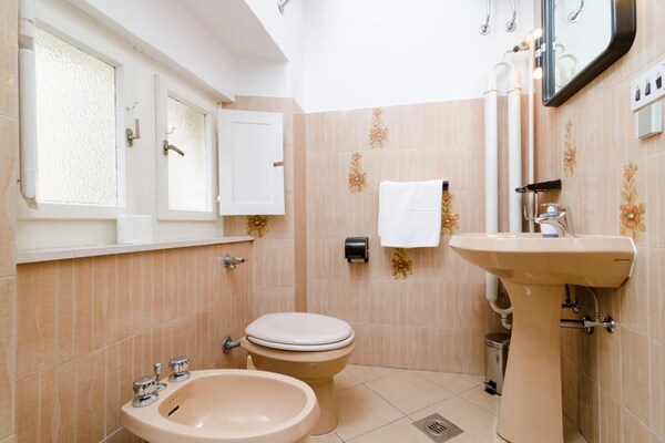 Foto van Holiday Home Patricija-Duplex Three Bedroom Apartment with Balcony and Sea View (A6+1) - BathRoom