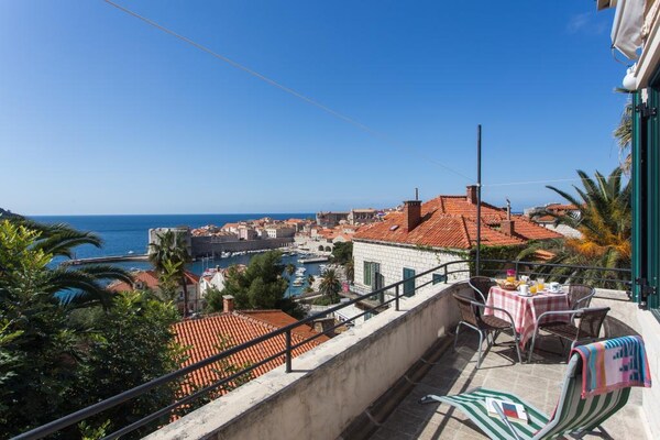 Foto van Holiday Home Patricija-Duplex Three Bedroom Apartment with Balcony and Sea View (A6+1) - View