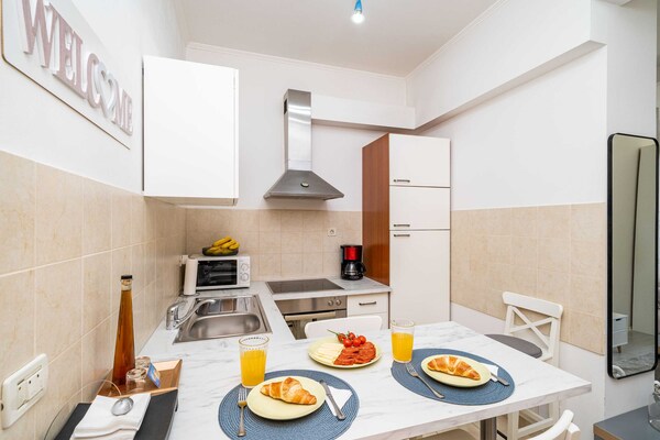 Foto van Apartment Larissa - Studio Apartment with Terrace and Partial Sea View - DiningRoom