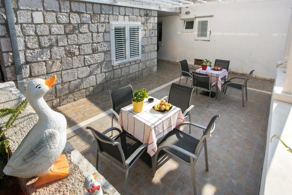 Foto van Guest House Kusalo- Studio Apartment with Patio (Studio 1) - terrace
