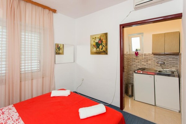 Foto van Guest House Kusalo- Studio Apartment with Patio (Studio 1) - BedRoom