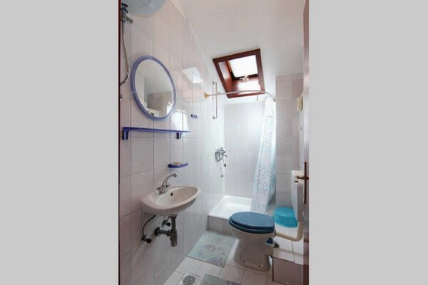 Foto van Apartments Nadia - Studio Apartment with Balcony (A3) - BathRoom
