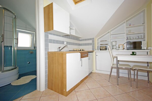 Foto van Apartments Villa Rose - Standard Studio with Sea View and shared Terrace (A2 bijeli) - Kitchen