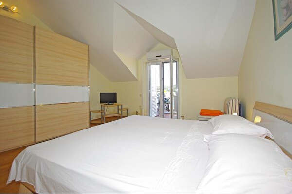 Foto van Apartments Villa Rose - Standard Studio with Sea View and shared Terrace (A2 bijeli) - BedRoom