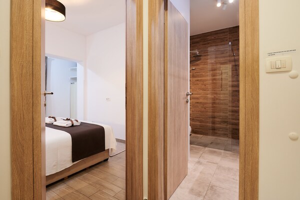 Foto van Apartment Boris (ST) - Two Bedroom Apartment with Terrace and Jacuzzi - Indoor