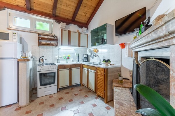 Foto van Apartments Darija - One Bedroom Apartment (ST) - Vakantiehuis in Pucisca - Kitchen