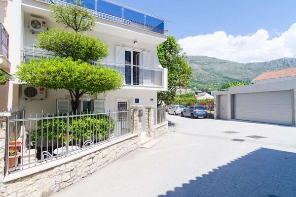 Foto van Apartments & Rooms Barišić - Double Room with Balcony and City View (Second Floor) (Soba 15) - Outdoor