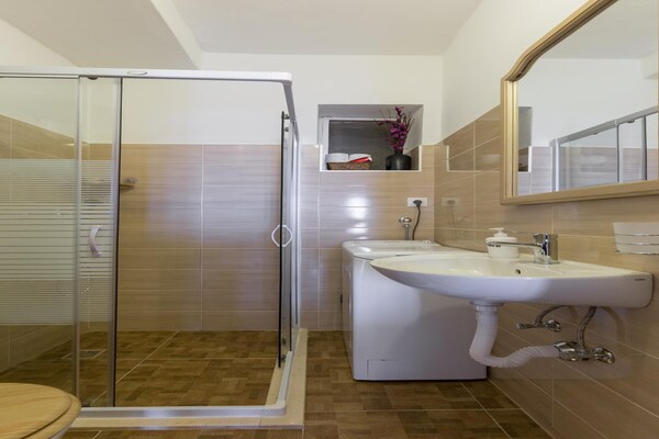 Foto van Appartement Purple Rain - Studio-appartement met terras en zeezicht - BathRoom