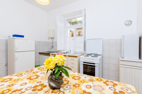 Foto van Apartment Lucy - Two Bedroom Apartment with Terrace and City View ( Gustin ) - DiningRoom
