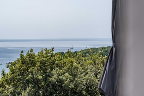 Foto van Apartment Konak - Two Bedroom Apartment with Terrace and Sea View - View