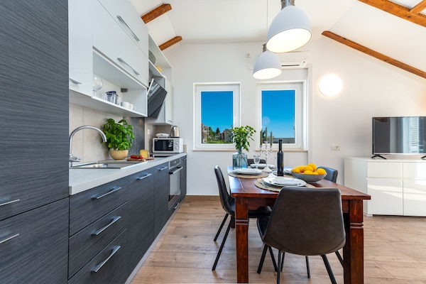 Foto van Apartments Terra - Comfort One Bedroom Apartment with Balcony and City View (VELIKI) - Kitchen