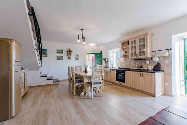 Foto van Holiday Home Rustic - Two Bedroom Holiday Home with Private Pool - Kitchen