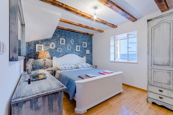 Foto van Holiday Home Rustic - Two Bedroom Holiday Home with Private Pool - BedRoom