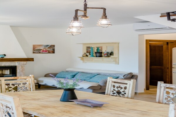 Foto van Holiday Home Rustic - Two Bedroom Holiday Home with Private Pool - Indoor