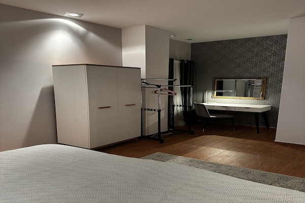 Foto van Apartment Frankie's Place - Two-Bedroom Apartment with Terrace and Sea View - Indoor