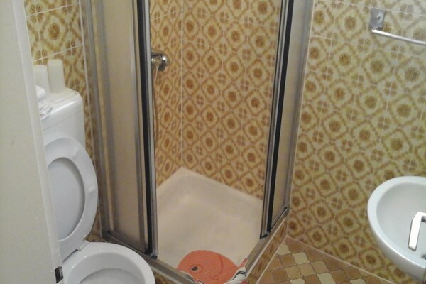 Foto van Apartments and Room Katja - Studio Apartment - Vakantiehuis in Mlini - BathRoom