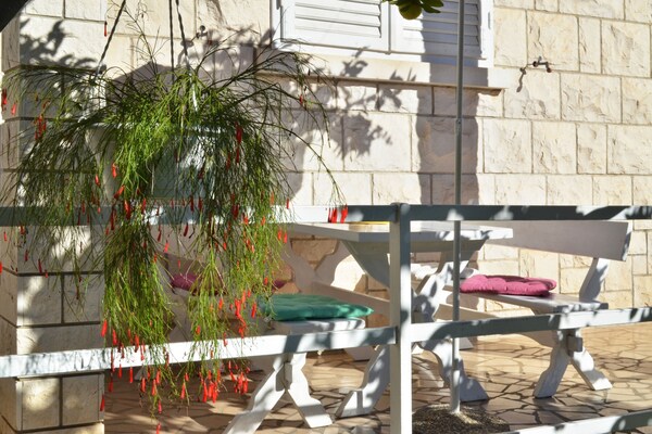 Foto van LaidBack Apartments - One Bedroom Apartment with Balcony and Sea View (Lavander) - terrace