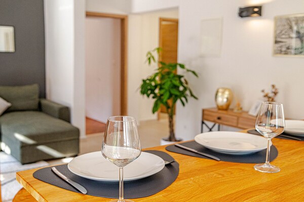 Foto van Holiday Home Island Gem - Five Bedroom Apartment - Vakantiehuis in Korcula - DiningRoom