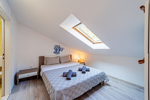 Foto van Holiday Home Island Gem - Five Bedroom Apartment - Vakantiehuis in Korcula - BedRoom