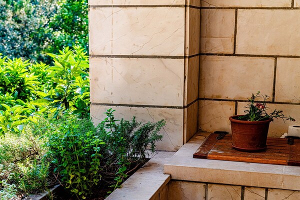 Foto van Holiday Home Island Gem - Five Bedroom Apartment - Vakantiehuis in Korcula - Outdoor