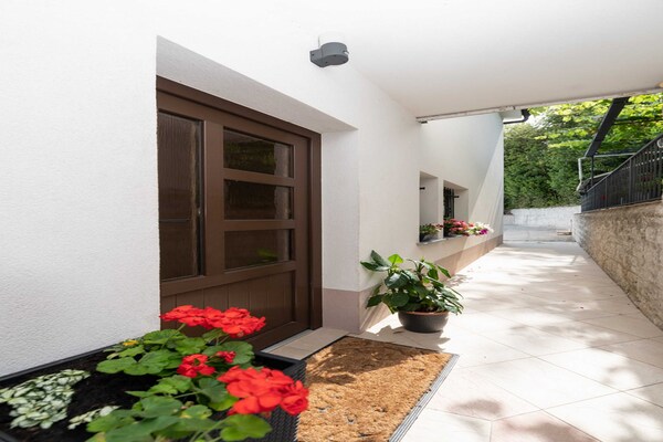 Foto van Apartment Sanja Opatija - Two bedroom apartment with Terrace and sea view - Outdoor