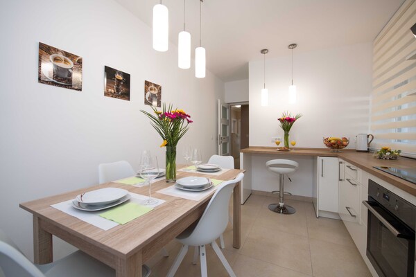 Foto van Apartment Sanja Opatija - Two bedroom apartment with Terrace and sea view - DiningRoom