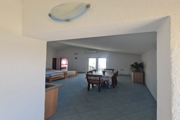 Foto van Apartments Robi - Two Bedroom with Terrace - Vakantiehuis in Vir - Indoor