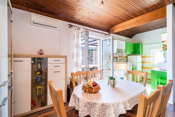 Foto van Apartment Dorica - Two Bedroom Apartment with Terrace - DiningRoom