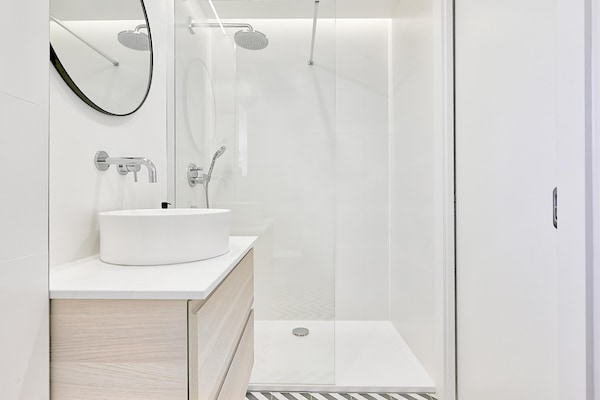 Foto van Villa met 5 slaapkamers nabij Split met zwembad - Vakantiehuis in Kaštel Štafilić - BathRoom