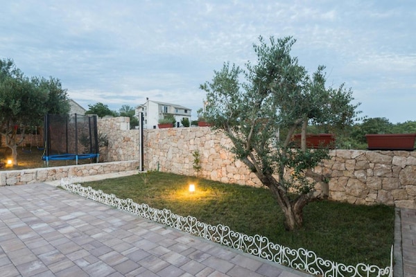 Foto van Apartments Mistral - Three Bedroom Apartment with Balcony and Shared Pool - GardenSummer