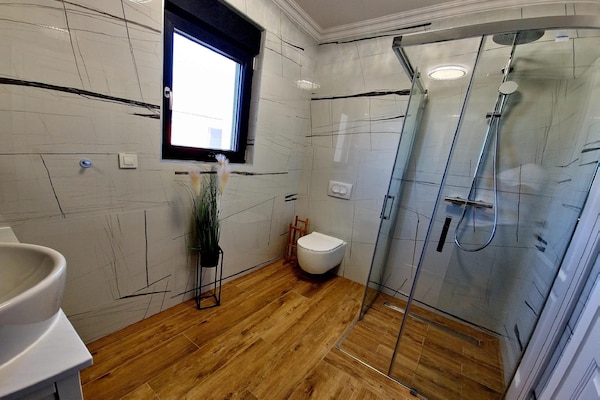 Foto van Appartement in Kroatië bij Adriatische Zee - Vakantiehuis in Malinska - BathRoom