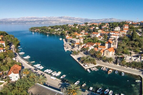 Foto van Holiday Home Aurora - Three bedroom Holiday Home - Vakantiehuis in Splitska - Outdoor