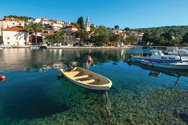 Foto van Holiday Home Aurora - Three bedroom Holiday Home - Vakantiehuis in Splitska - Outdoor