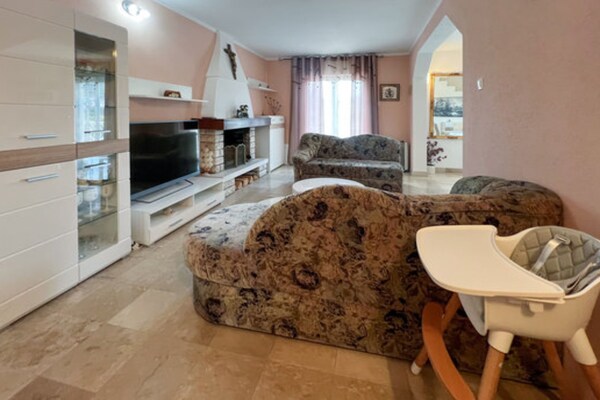 Foto van Holiday Home Aurora - Three bedroom Holiday Home - Vakantiehuis in Splitska - LivingRoom