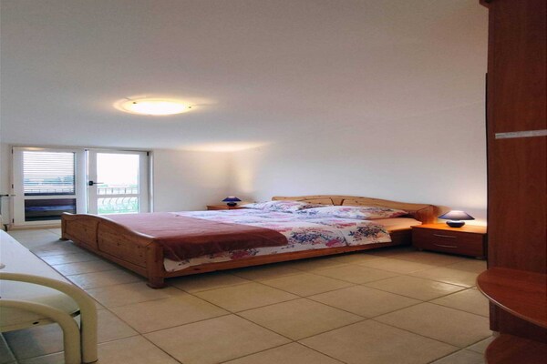 Foto van Kastel Stafilic Comfortable Apartments - Three Bedroom Apartment with Terrace - BedRoom