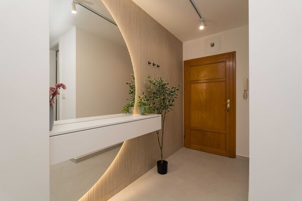 Foto van Modern City Escape - Two Bedroom Apartment with Balcony - Facilities