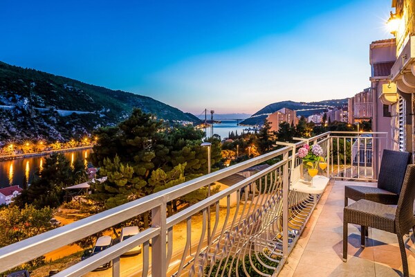 Foto van Apartment Luka - Three Bedroom Apartment - Vakantiehuis in Dubrovnik - TerraceBalcony