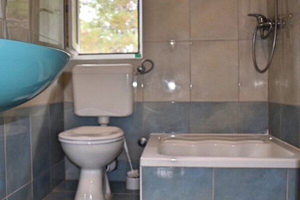 Foto van Apartments Mateo - One Bedroom Apartment - Green - Vakantiehuis in Vodice - BathRoom