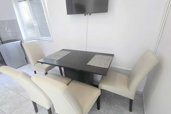 Foto van Apartments Mateo - One Bedroom Apartment - White - Vakantiehuis in Vodice - DiningRoom