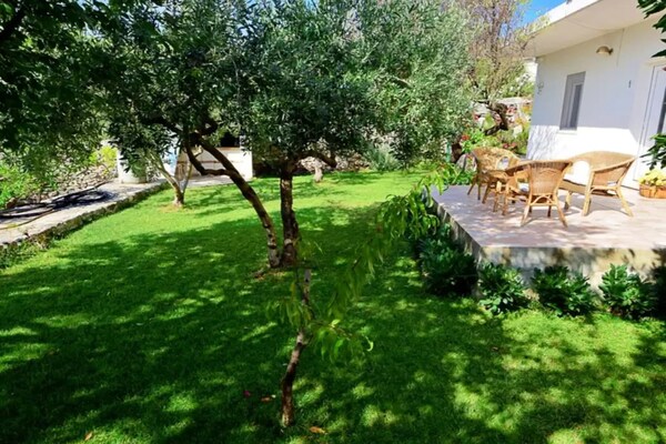 Foto van Coastal Breeze House - House - Vakantiehuis in Sumartin - Outdoor