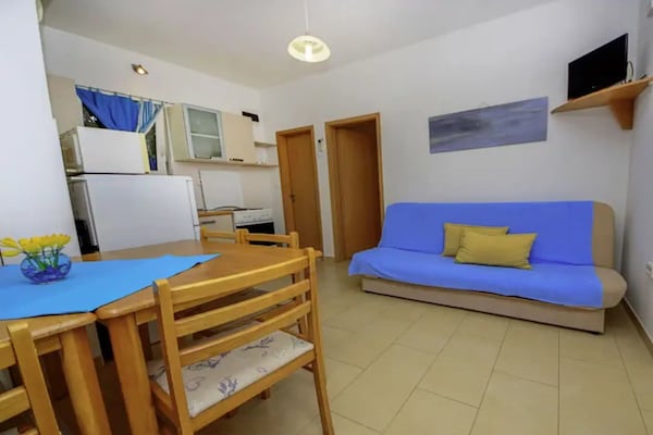 Foto van Coastal Breeze House - House - Vakantiehuis in Sumartin - LivingRoom