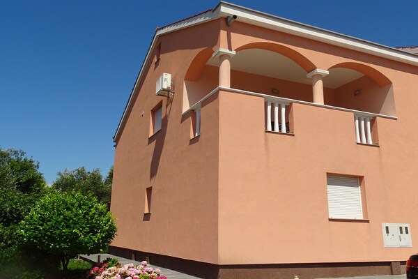 Foto van Apartmani Luna - Two Bedroom Apartment - Vakantiehuis in Sukosan - Outdoor