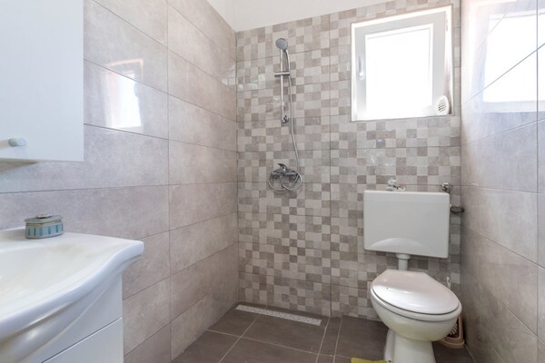 Foto van Holiday Home Stari Dvori - Vakantiehuis in Šibenik - BathRoom