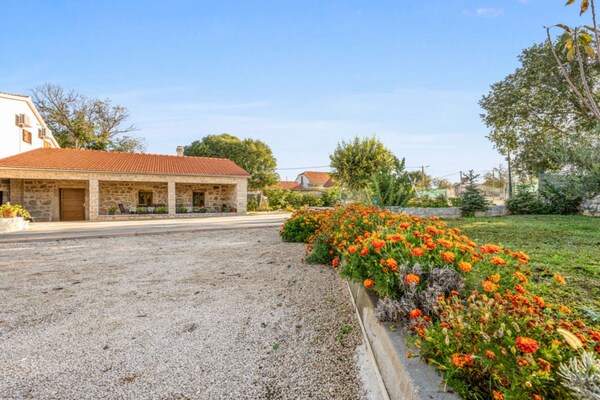 Foto van Holiday Home Stari Dvori - Vakantiehuis in Šibenik - Outdoor