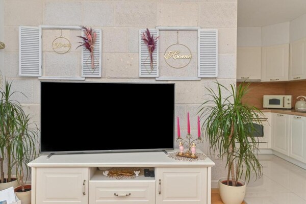 Foto van Apartment Hani 2 - Two Bedroom Apartment With Balcony And Sea View - LivingRoom