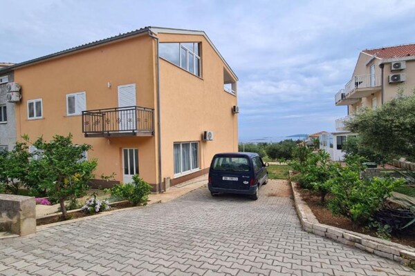 Foto van Apartment with Two Bathrooms - Vakantiehuis in Orebic - Outdoor