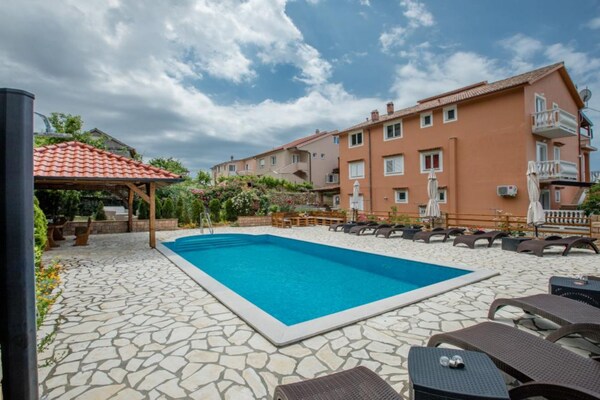 Foto van Apartments Scerbe Gordana & Miljenko Rab - Three Bedroom Apartment with Terrace (2) - Pool